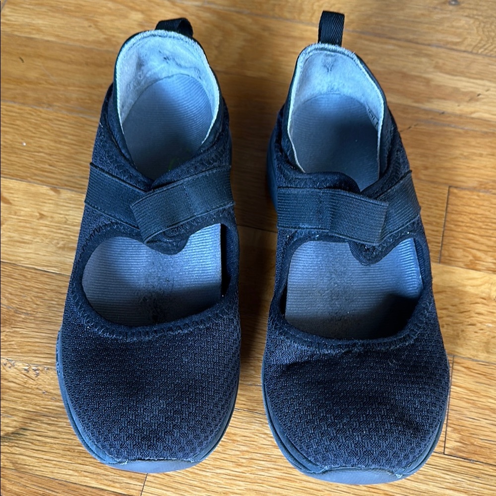 KURU Women's Black Shoes